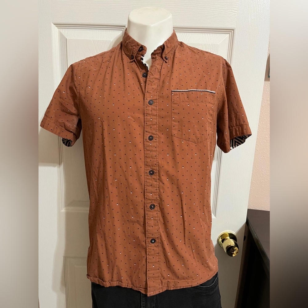 (11) Level Ten Orange short sleeve button up shirt